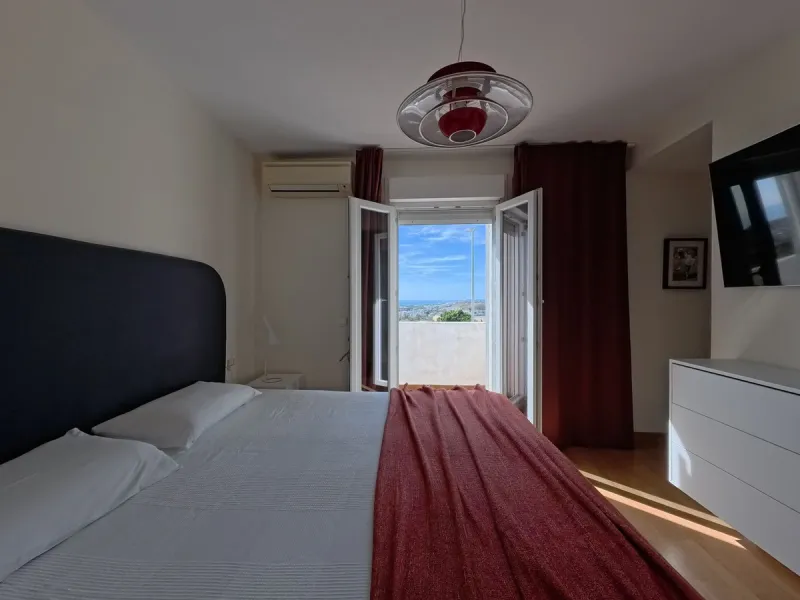 House - Townhouse в продаже в Benalmadena, Málaga. В доме 4 спален и 3 ванных комнат. Площадь дома 187 м². Площадь участка 75 м²