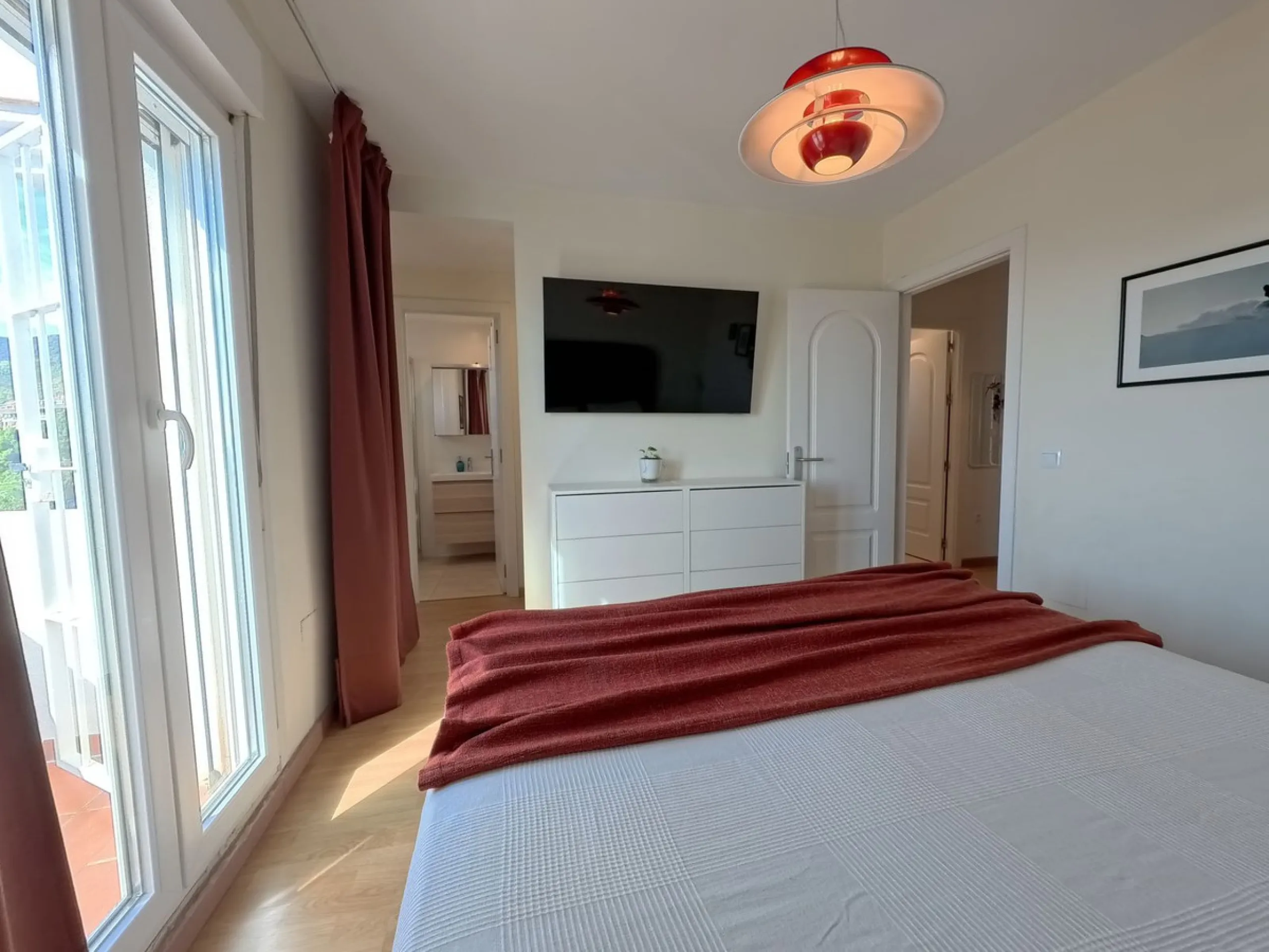 House - Townhouse в продаже в Benalmadena, Málaga. В доме 4 спален и 3 ванных комнат. Площадь дома 187 м². Площадь участка 75 м²
