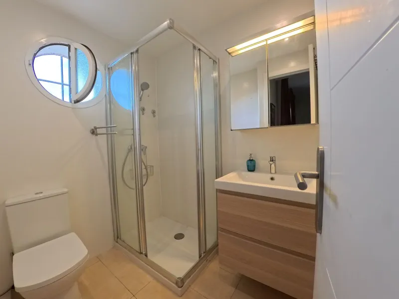 House - Townhouse в продаже в Benalmadena, Málaga. В доме 4 спален и 3 ванных комнат. Площадь дома 187 м². Площадь участка 75 м²