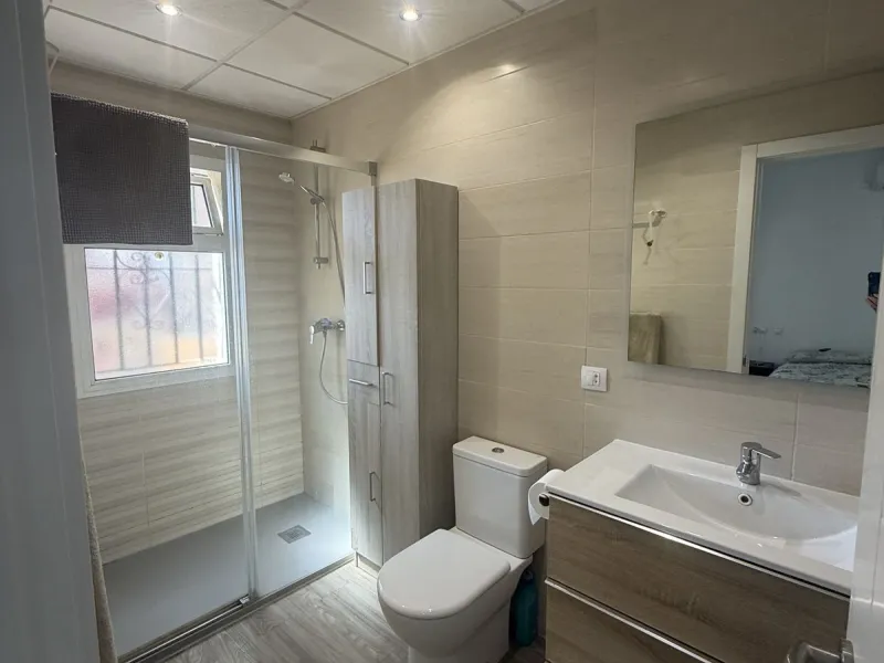 Semi Detached house lower Calahonda. In a small community of 15 houses with communal pool and garden. On the lower level there is a good size lounge, large fitted kitchen, a small bathroom and access to the private terrace and garden that wraps around thr