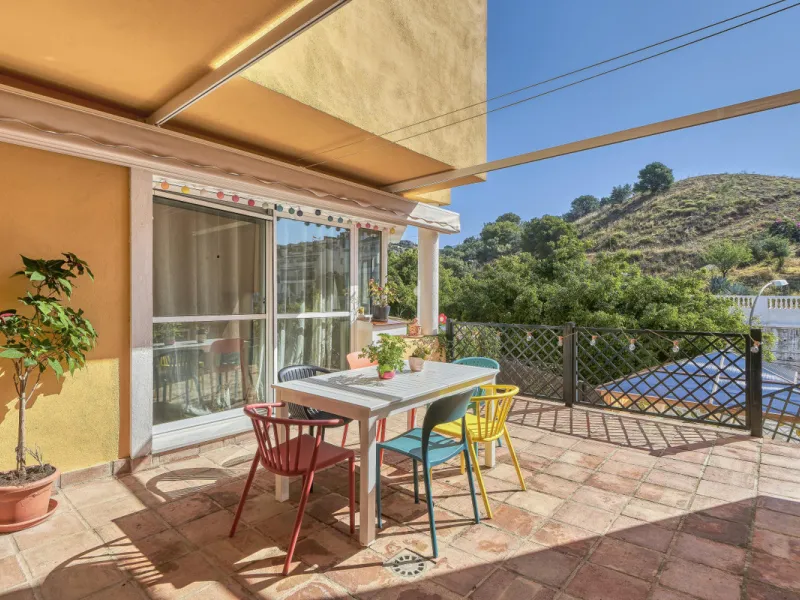 **Exclusive Corner Semi-Detached Home Just 400 Metres from the Sea**