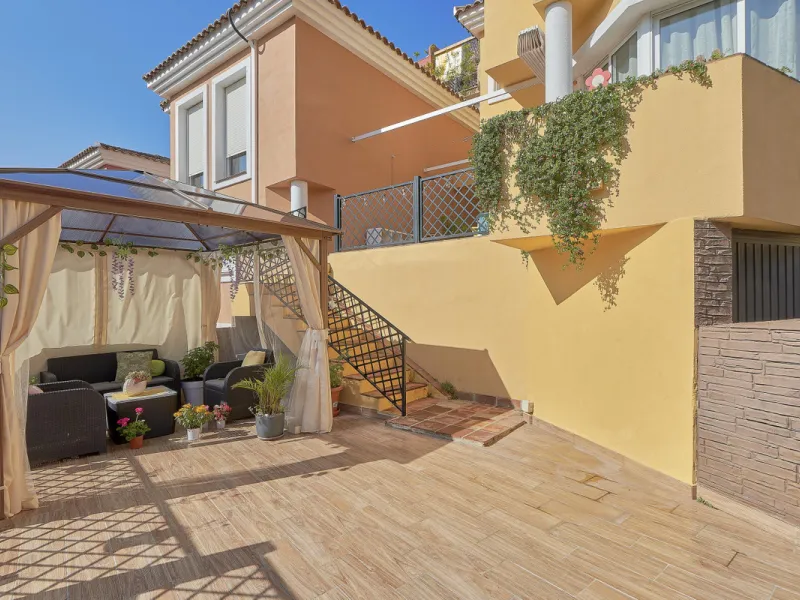 **Exclusive Corner Semi-Detached Home Just 400 Metres from the Sea**