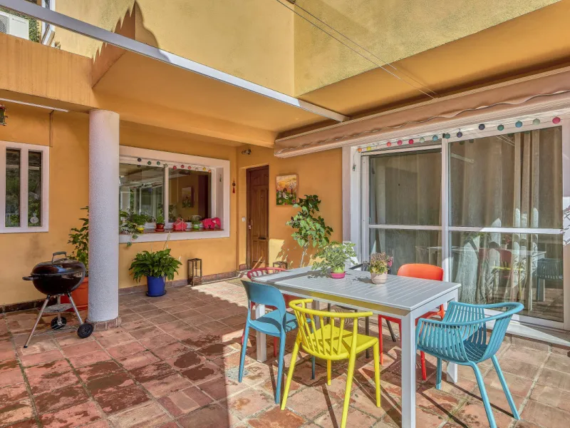 **Exclusive Corner Semi-Detached Home Just 400 Metres from the Sea**