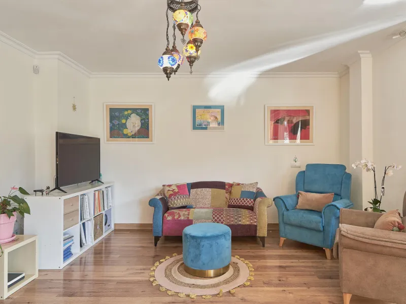**Exclusive Corner Semi-Detached Home Just 400 Metres from the Sea**