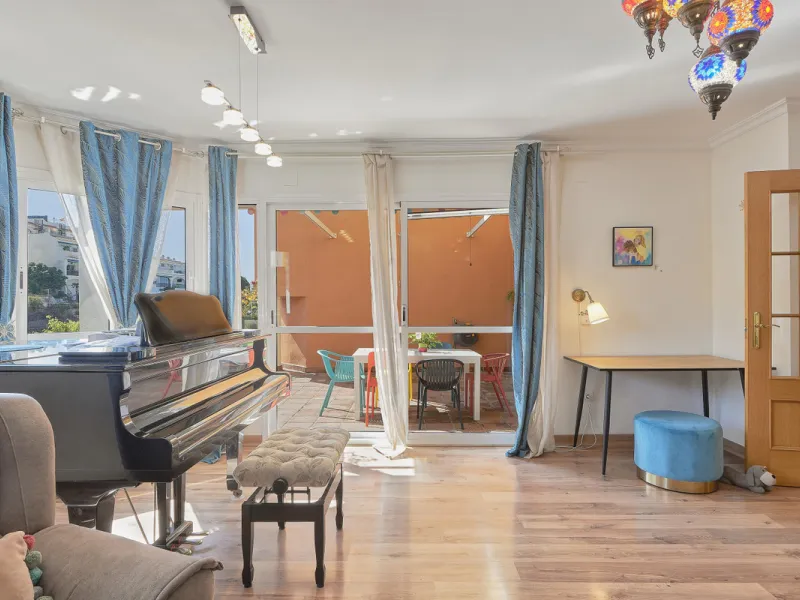**Exclusive Corner Semi-Detached Home Just 400 Metres from the Sea**