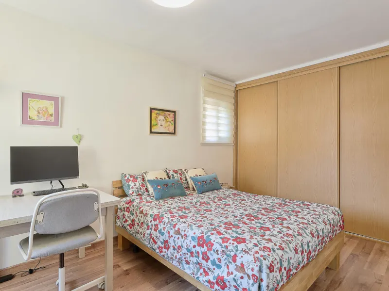 **Exclusive Corner Semi-Detached Home Just 400 Metres from the Sea**