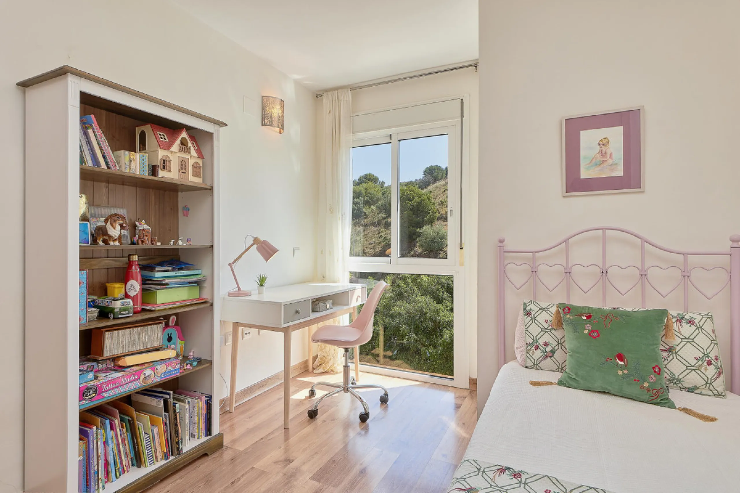 **Exclusive Corner Semi-Detached Home Just 400 Metres from the Sea**