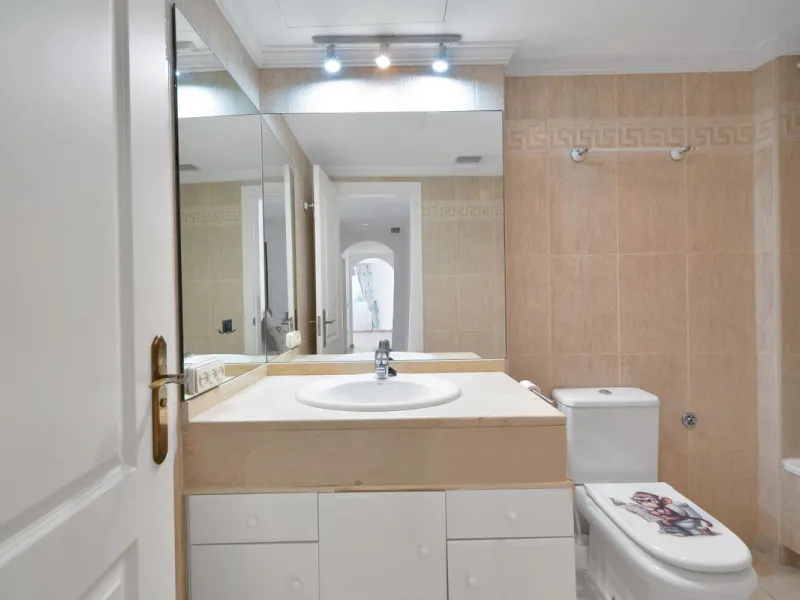 Golden Mile Apartment with Sea Views in Pinos de Nagüeles