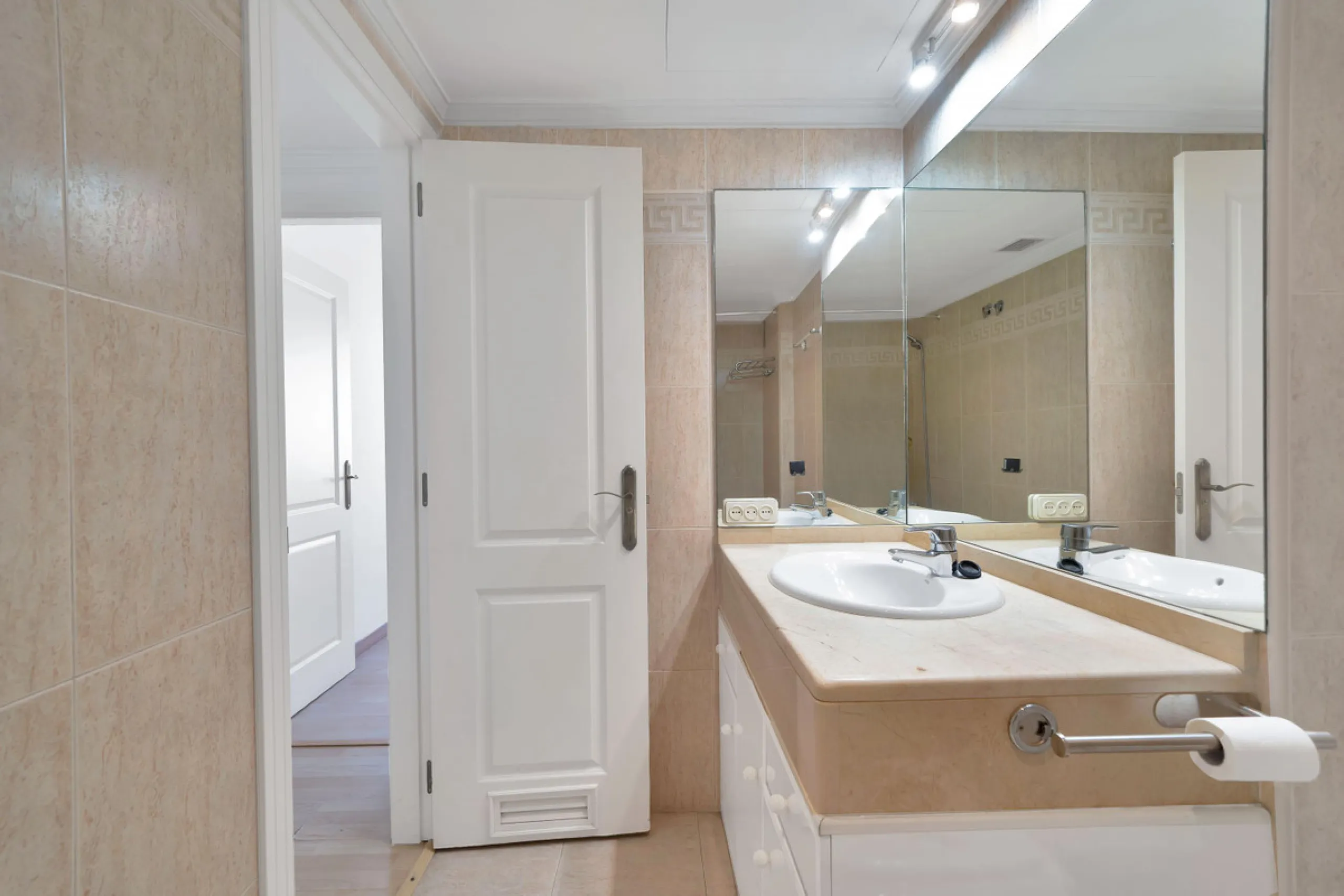 Golden Mile Apartment with Sea Views in Pinos de Nagüeles