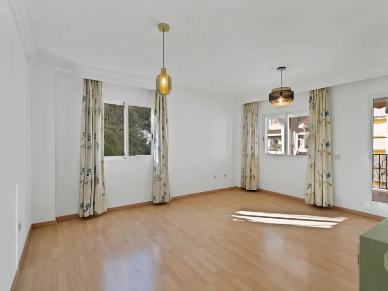 Golden Mile Apartment with Sea Views in Pinos de Nagüeles
