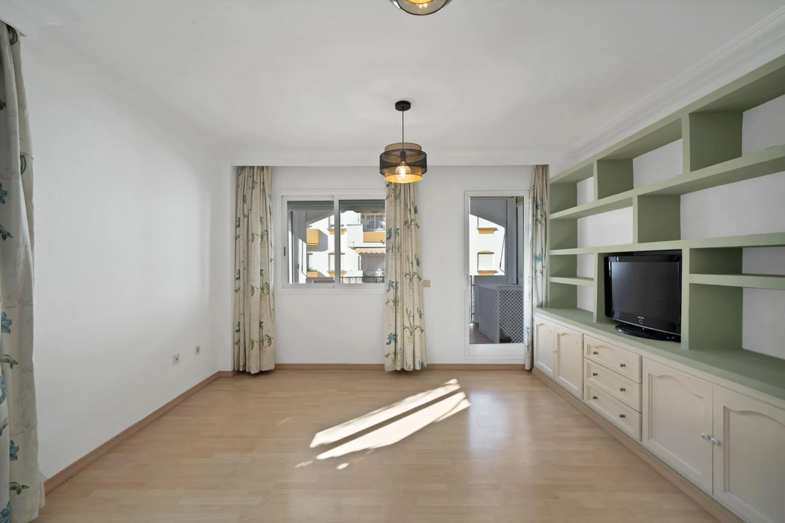 Golden Mile Apartment with Sea Views in Pinos de Nagüeles