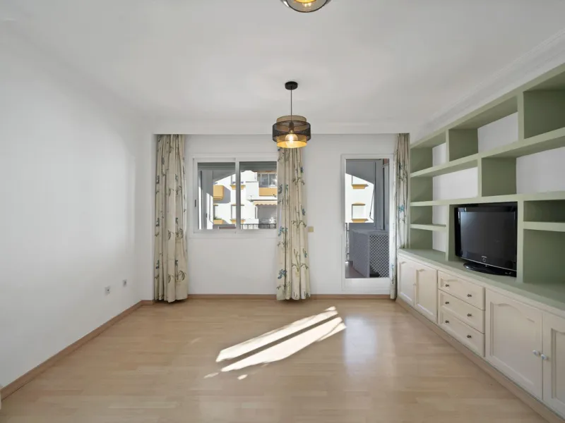 Golden Mile Apartment with Sea Views in Pinos de Nagüeles
