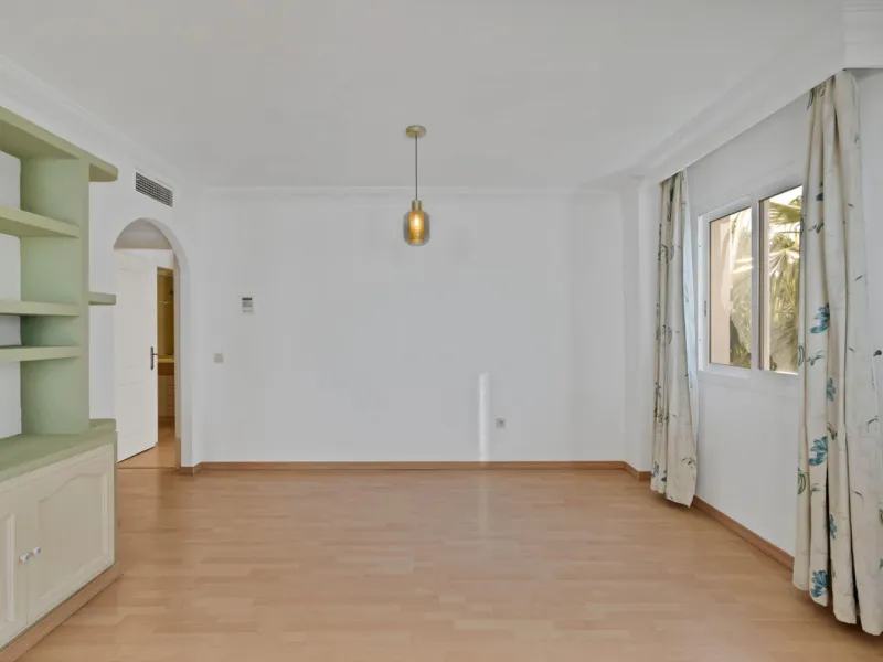 Golden Mile Apartment with Sea Views in Pinos de Nagüeles