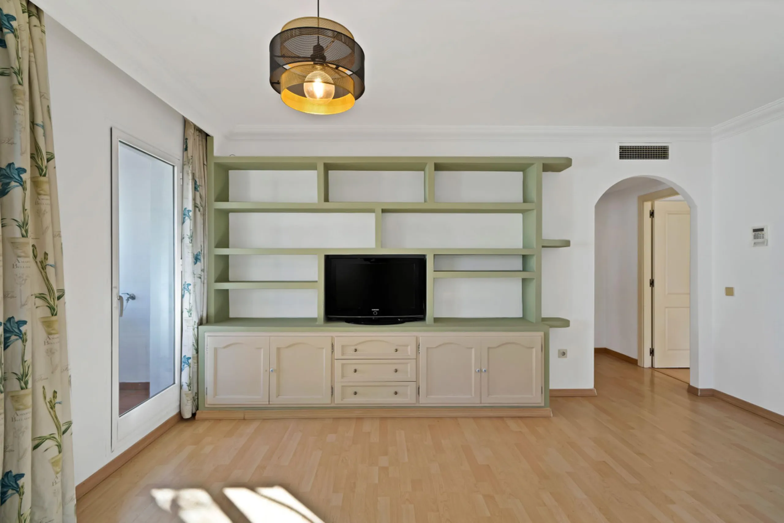 Golden Mile Apartment with Sea Views in Pinos de Nagüeles
