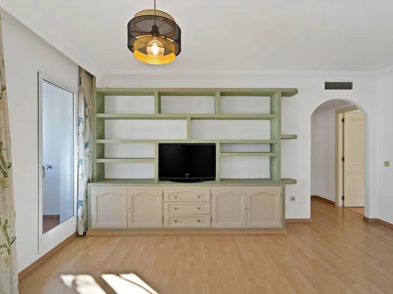 Golden Mile Apartment with Sea Views in Pinos de Nagüeles