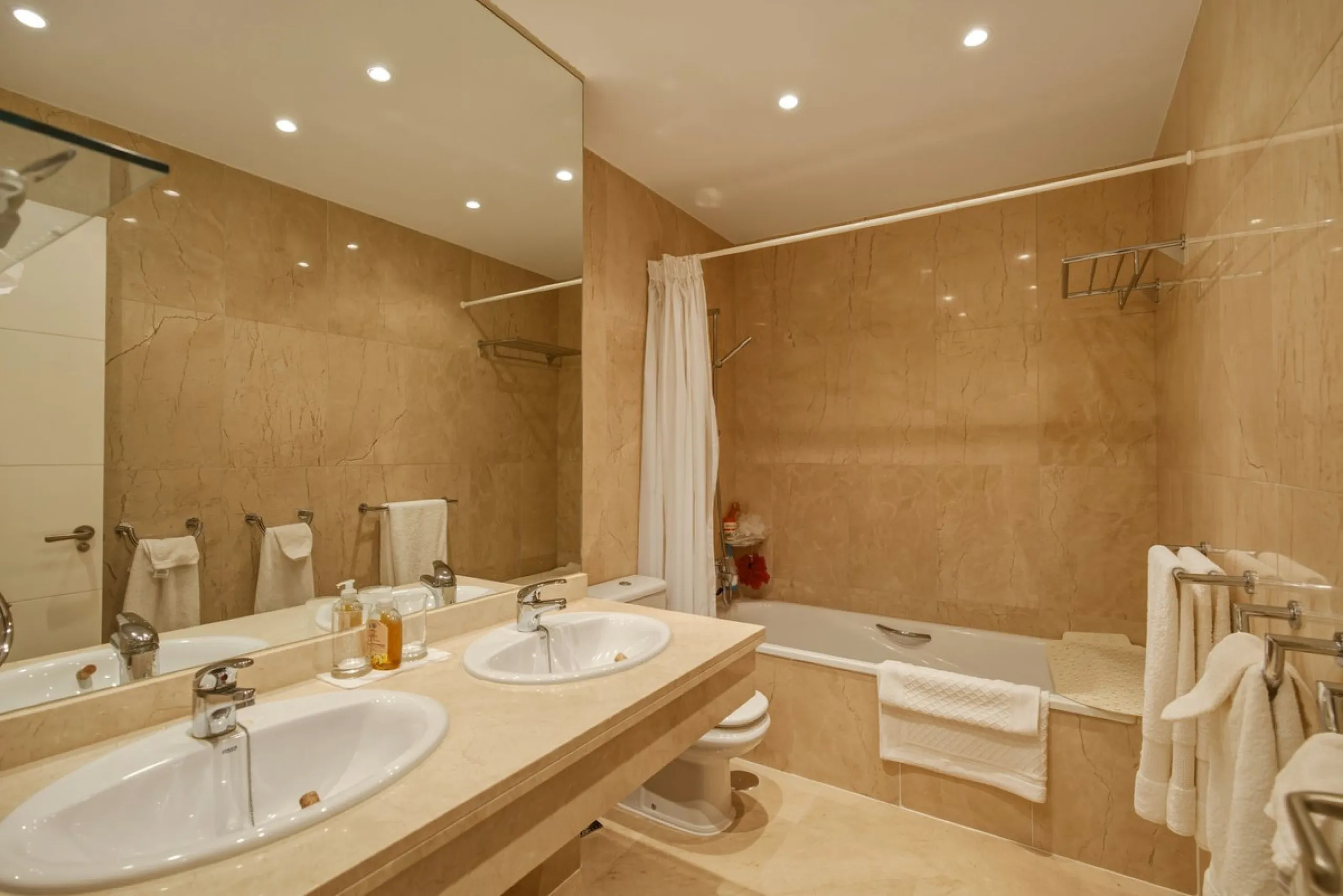 Spacious penthouse in Dunas Green, corner unit.