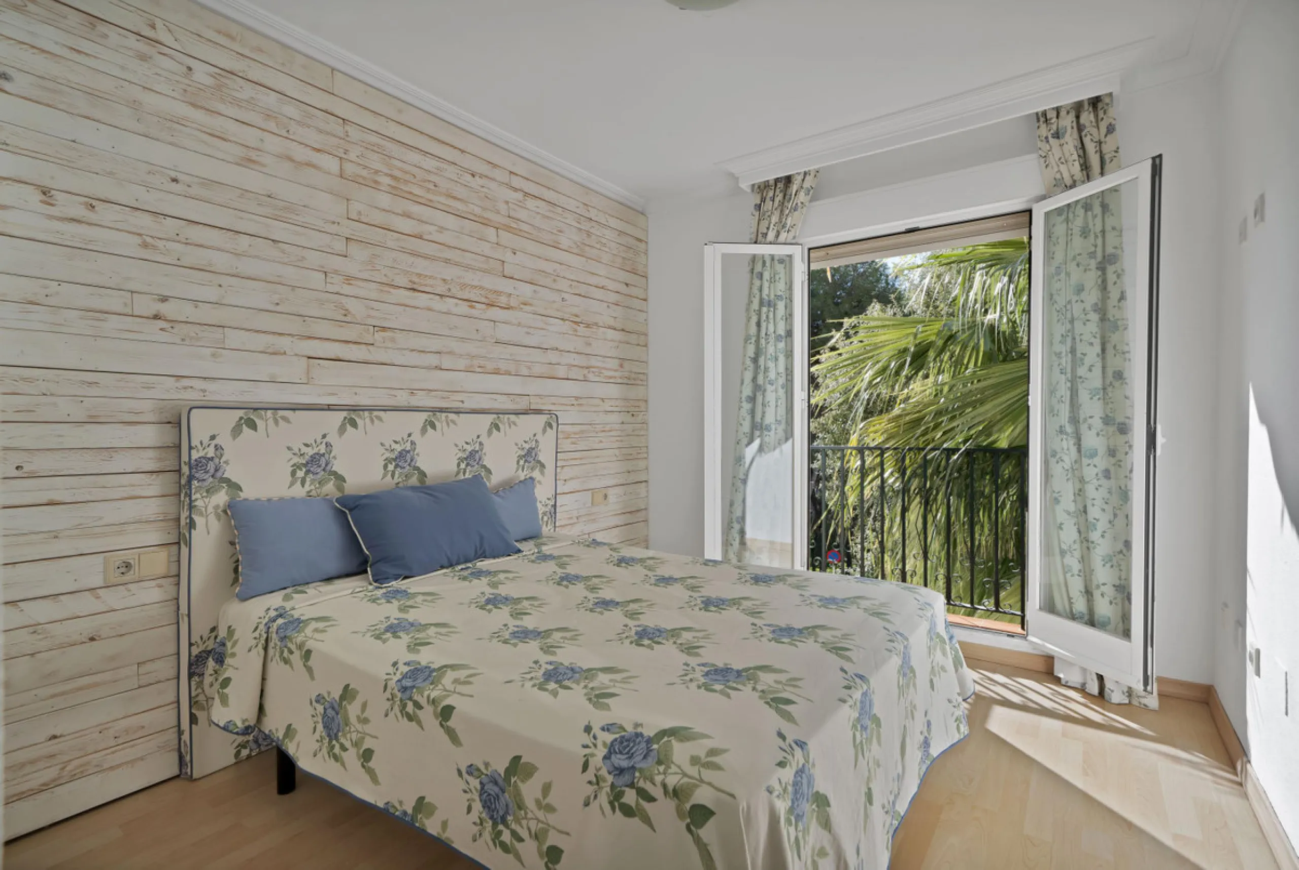 Golden Mile Apartment with Sea Views in Pinos de Nagüeles