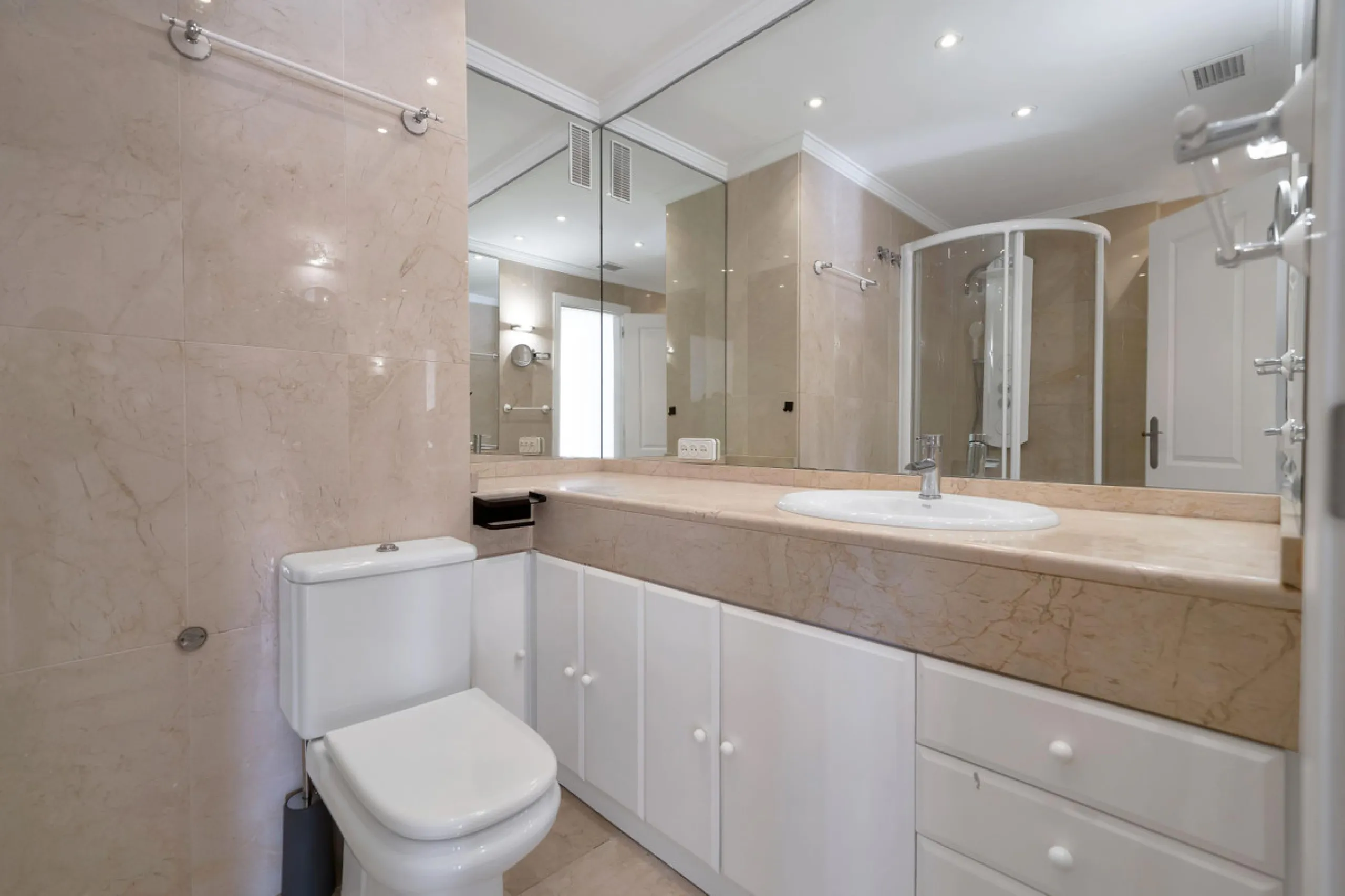 Golden Mile Apartment with Sea Views in Pinos de Nagüeles