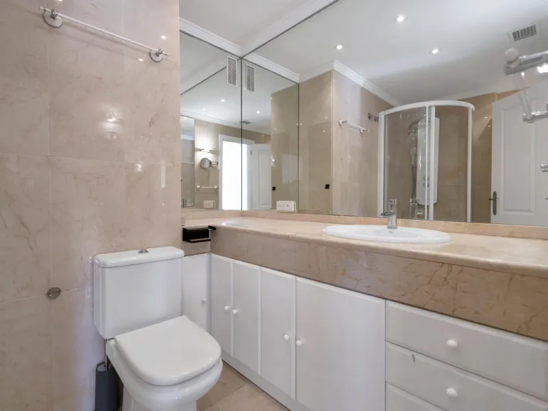 Golden Mile Apartment with Sea Views in Pinos de Nagüeles