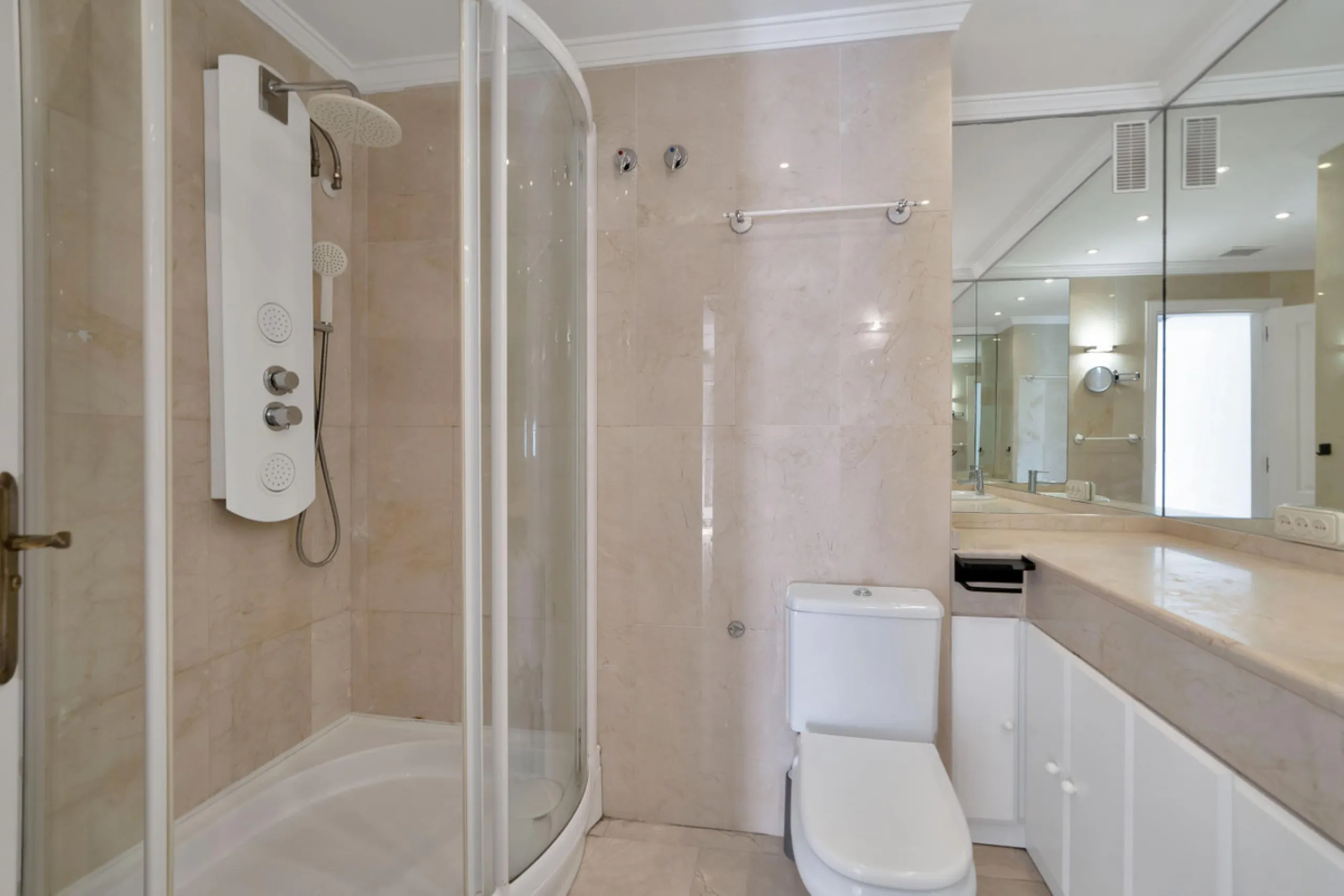 Golden Mile Apartment with Sea Views in Pinos de Nagüeles