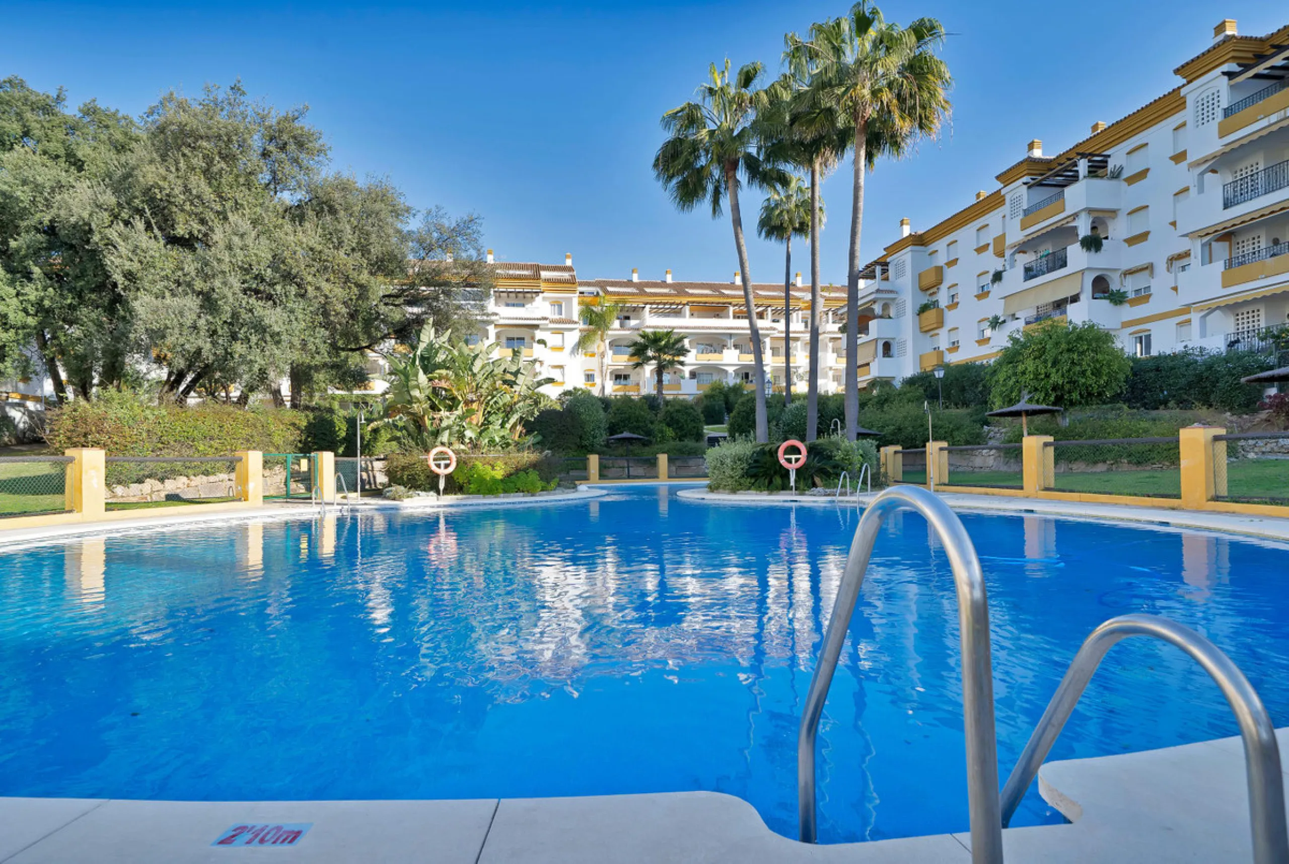 Golden Mile Apartment with Sea Views in Pinos de Nagüeles