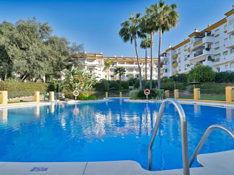 Golden Mile Apartment with Sea Views in Pinos de Nagüeles