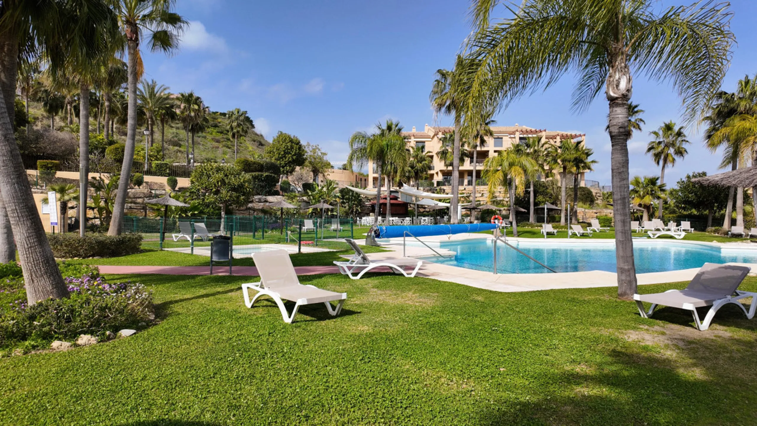 Apartment - Ground Floor Apartment в продаже в Benahavís, Málaga. В доме 4 спален и 2 ванных комнат. Площадь дома 128 м²