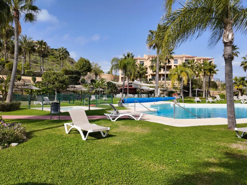 Apartment - Ground Floor Apartment в продаже в Benahavís, Málaga. В доме 4 спален и 2 ванных комнат. Площадь дома 128 м²