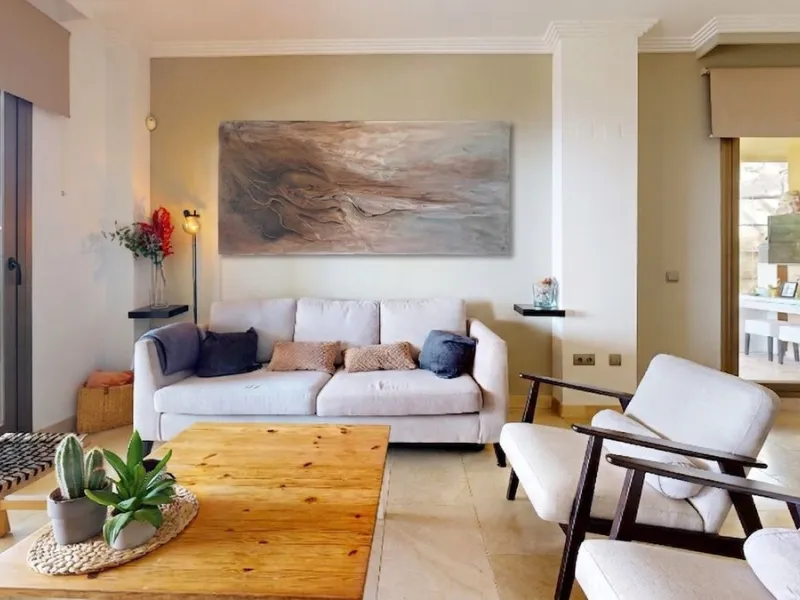 Apartment - Ground Floor Apartment в продаже в Benahavís, Málaga. В доме 4 спален и 2 ванных комнат. Площадь дома 128 м²