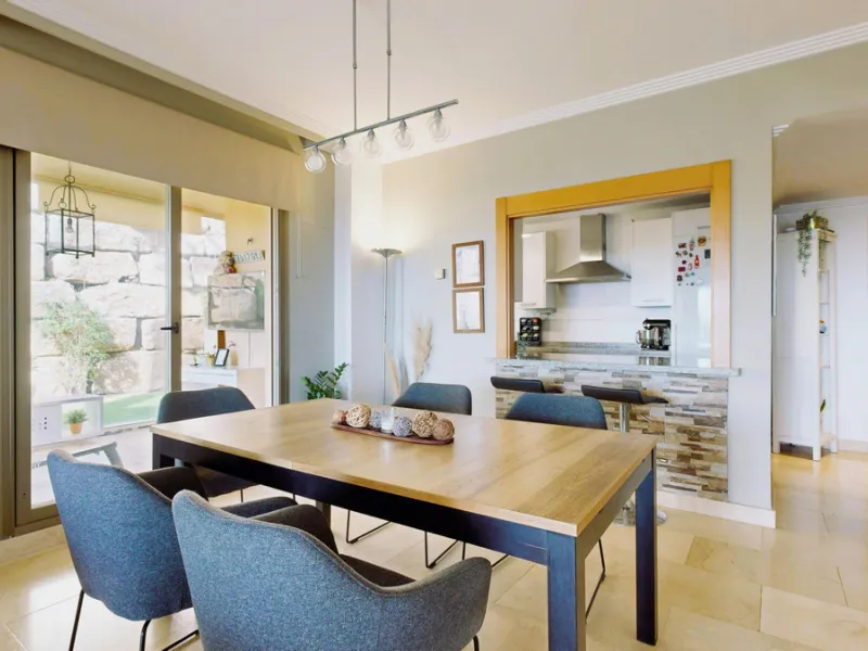 Apartment - Ground Floor Apartment в продаже в Benahavís, Málaga. В доме 4 спален и 2 ванных комнат. Площадь дома 128 м²