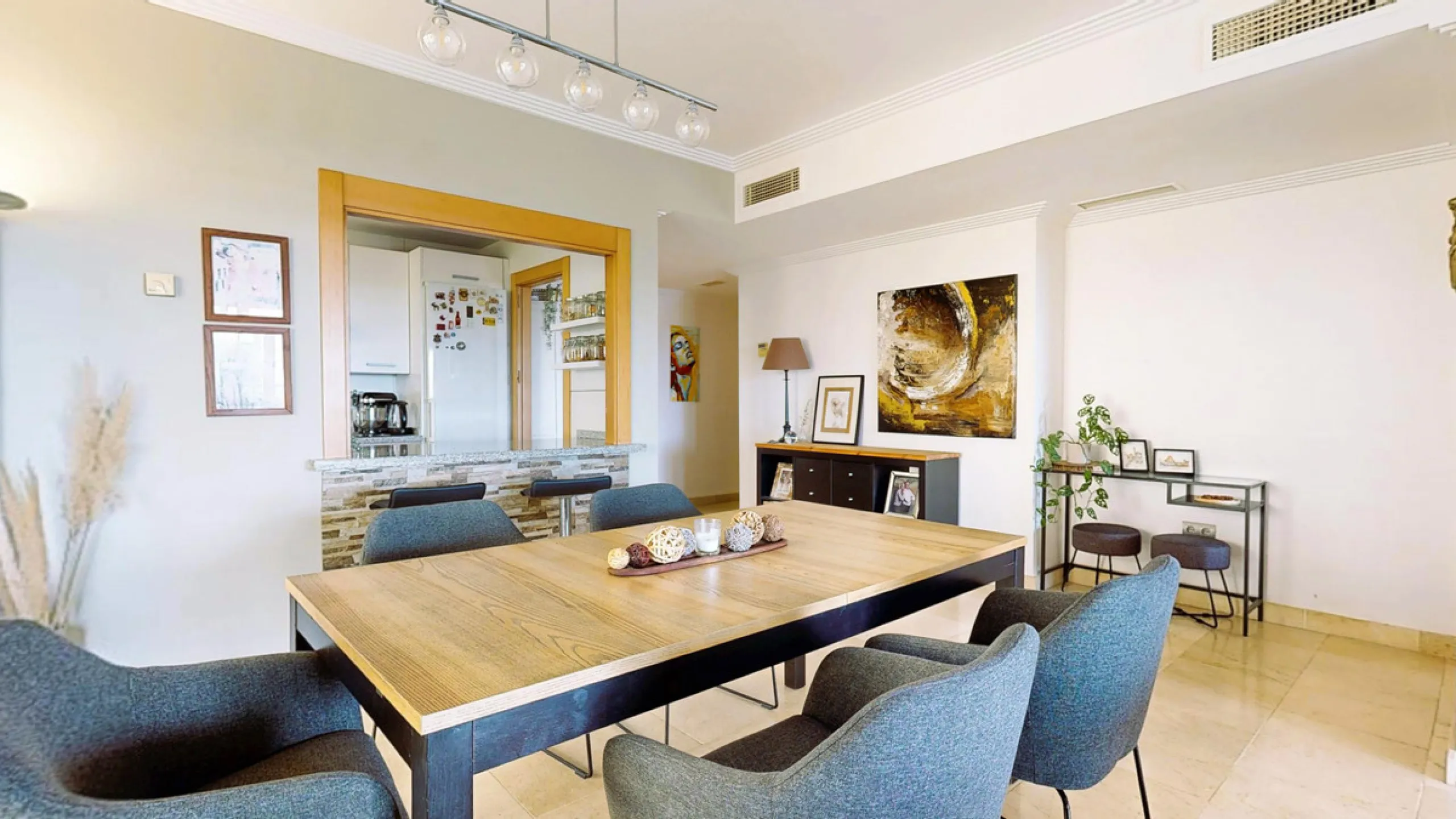 Apartment - Ground Floor Apartment в продаже в Benahavís, Málaga. В доме 4 спален и 2 ванных комнат. Площадь дома 128 м²