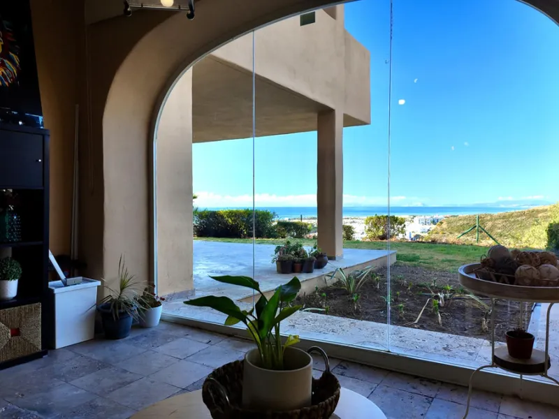Apartment - Ground Floor Apartment в продаже в Benahavís, Málaga. В доме 4 спален и 2 ванных комнат. Площадь дома 128 м²