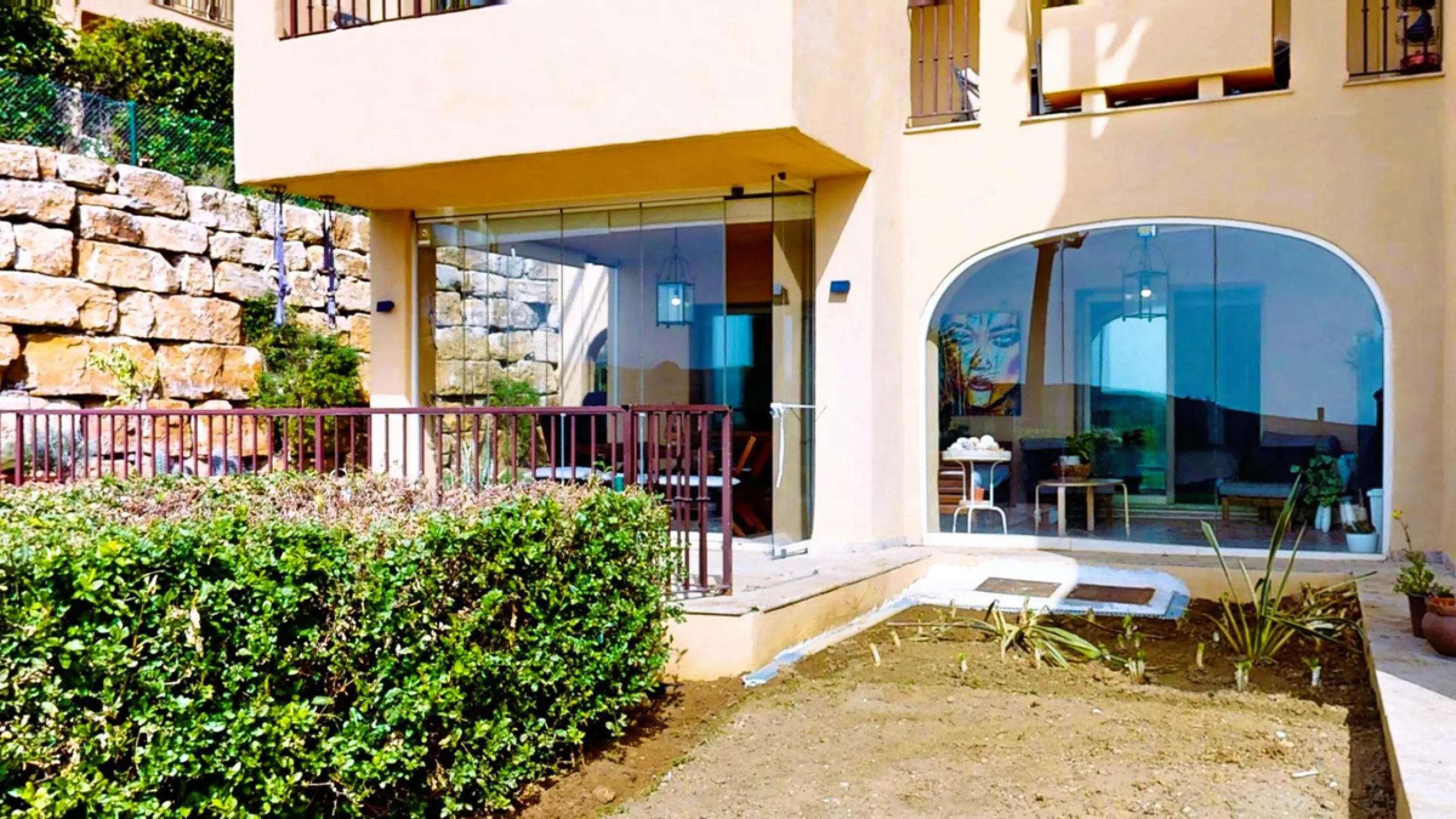 Apartment - Ground Floor Apartment в продаже в Benahavís, Málaga. В доме 4 спален и 2 ванных комнат. Площадь дома 128 м²