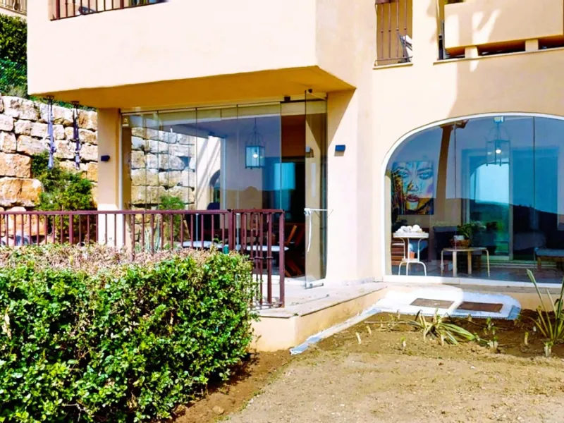 Apartment - Ground Floor Apartment в продаже в Benahavís, Málaga. В доме 4 спален и 2 ванных комнат. Площадь дома 128 м²