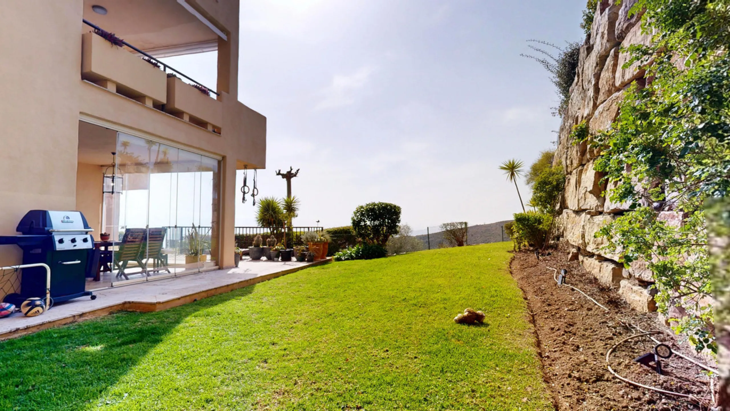Apartment - Ground Floor Apartment в продаже в Benahavís, Málaga. В доме 4 спален и 2 ванных комнат. Площадь дома 128 м²