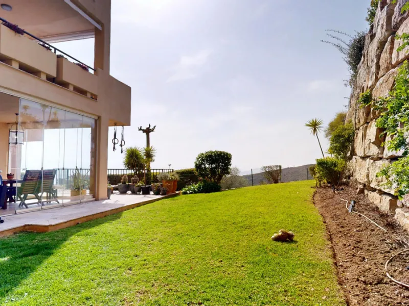 Apartment - Ground Floor Apartment в продаже в Benahavís, Málaga. В доме 4 спален и 2 ванных комнат. Площадь дома 128 м²