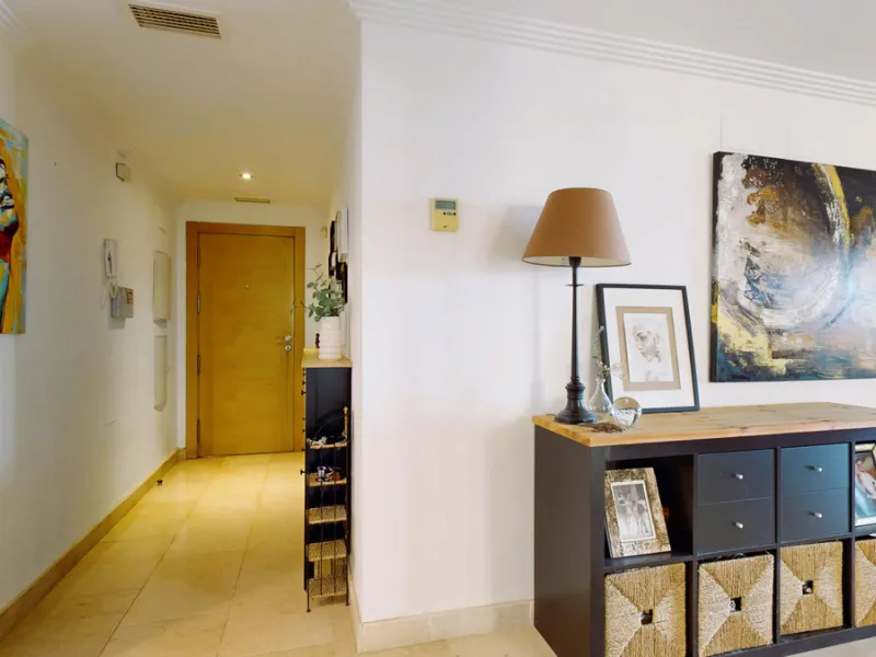 Apartment - Ground Floor Apartment в продаже в Benahavís, Málaga. В доме 4 спален и 2 ванных комнат. Площадь дома 128 м²