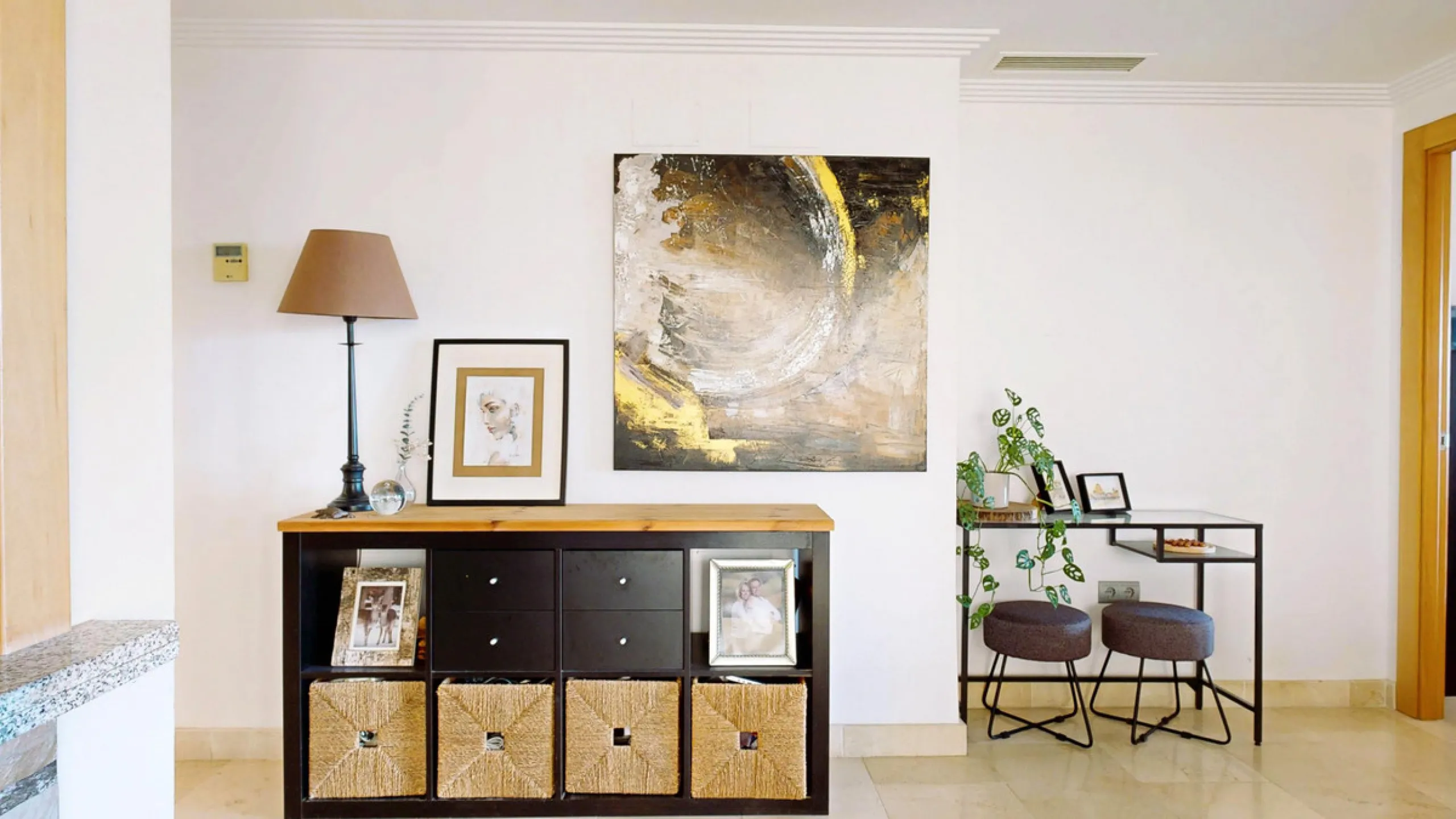 Apartment - Ground Floor Apartment в продаже в Benahavís, Málaga. В доме 4 спален и 2 ванных комнат. Площадь дома 128 м²