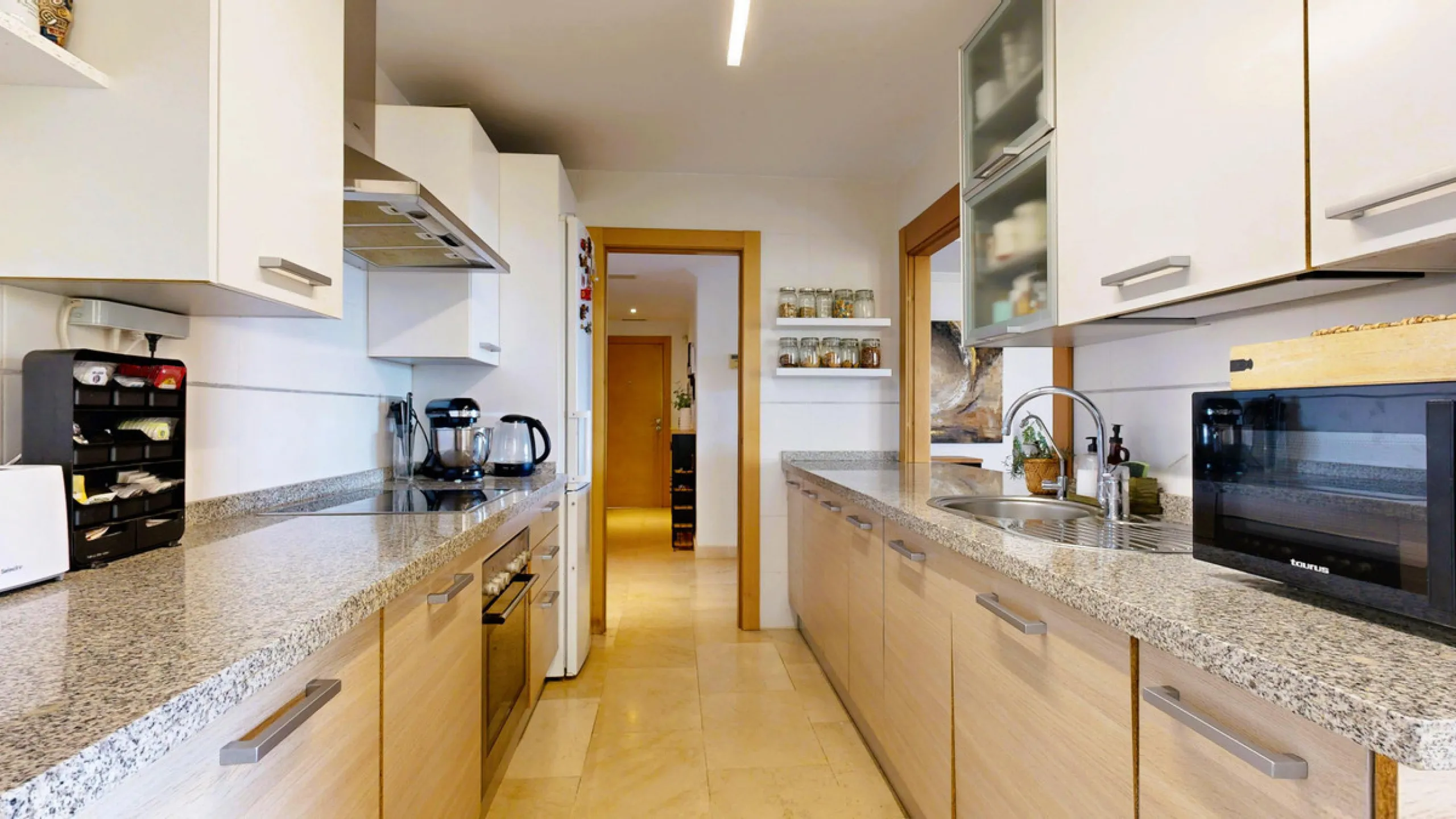 Apartment - Ground Floor Apartment в продаже в Benahavís, Málaga. В доме 4 спален и 2 ванных комнат. Площадь дома 128 м²