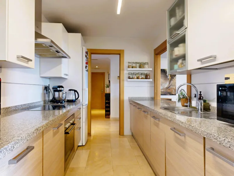 Apartment - Ground Floor Apartment в продаже в Benahavís, Málaga. В доме 4 спален и 2 ванных комнат. Площадь дома 128 м²