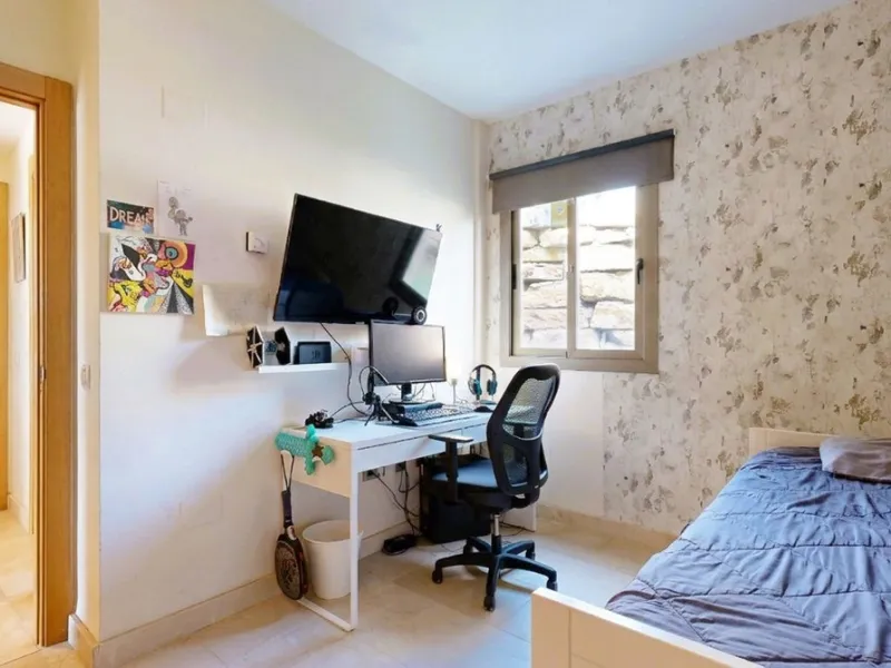 Apartment - Ground Floor Apartment в продаже в Benahavís, Málaga. В доме 4 спален и 2 ванных комнат. Площадь дома 128 м²