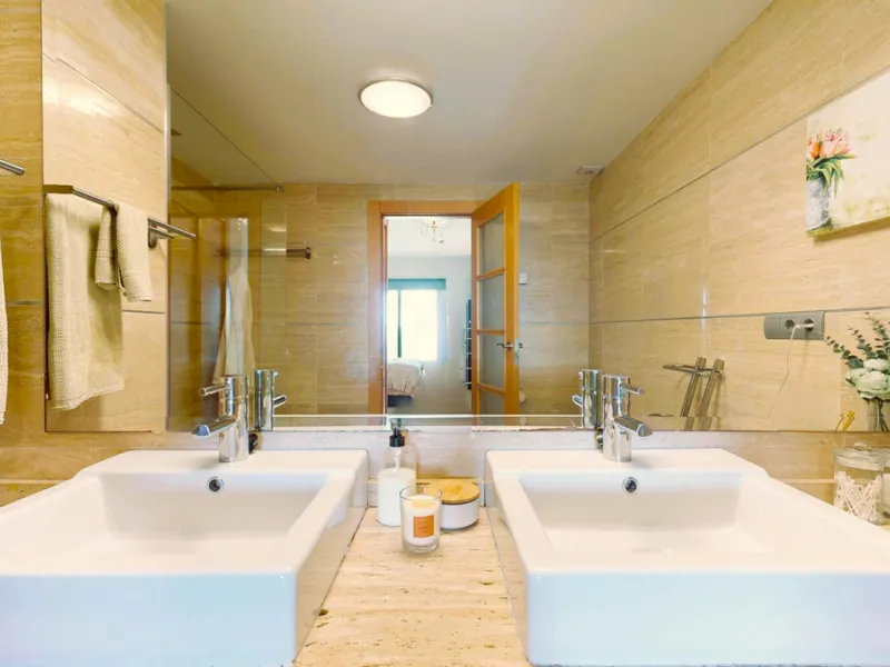 Apartment - Ground Floor Apartment в продаже в Benahavís, Málaga. В доме 4 спален и 2 ванных комнат. Площадь дома 128 м²