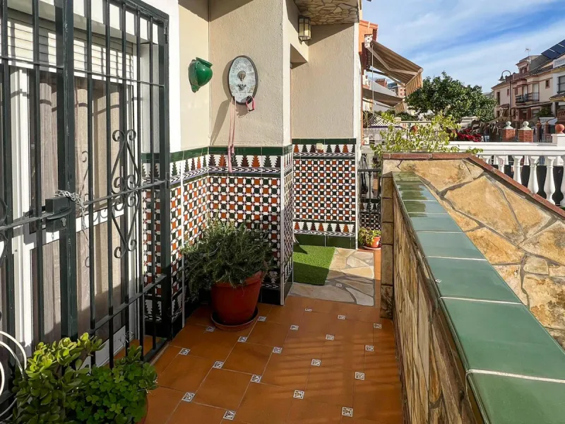 House - Detached Villa в продаже в Mijas, Málaga. В доме 3 спален и 2 ванных комнат. Площадь дома 170 м²