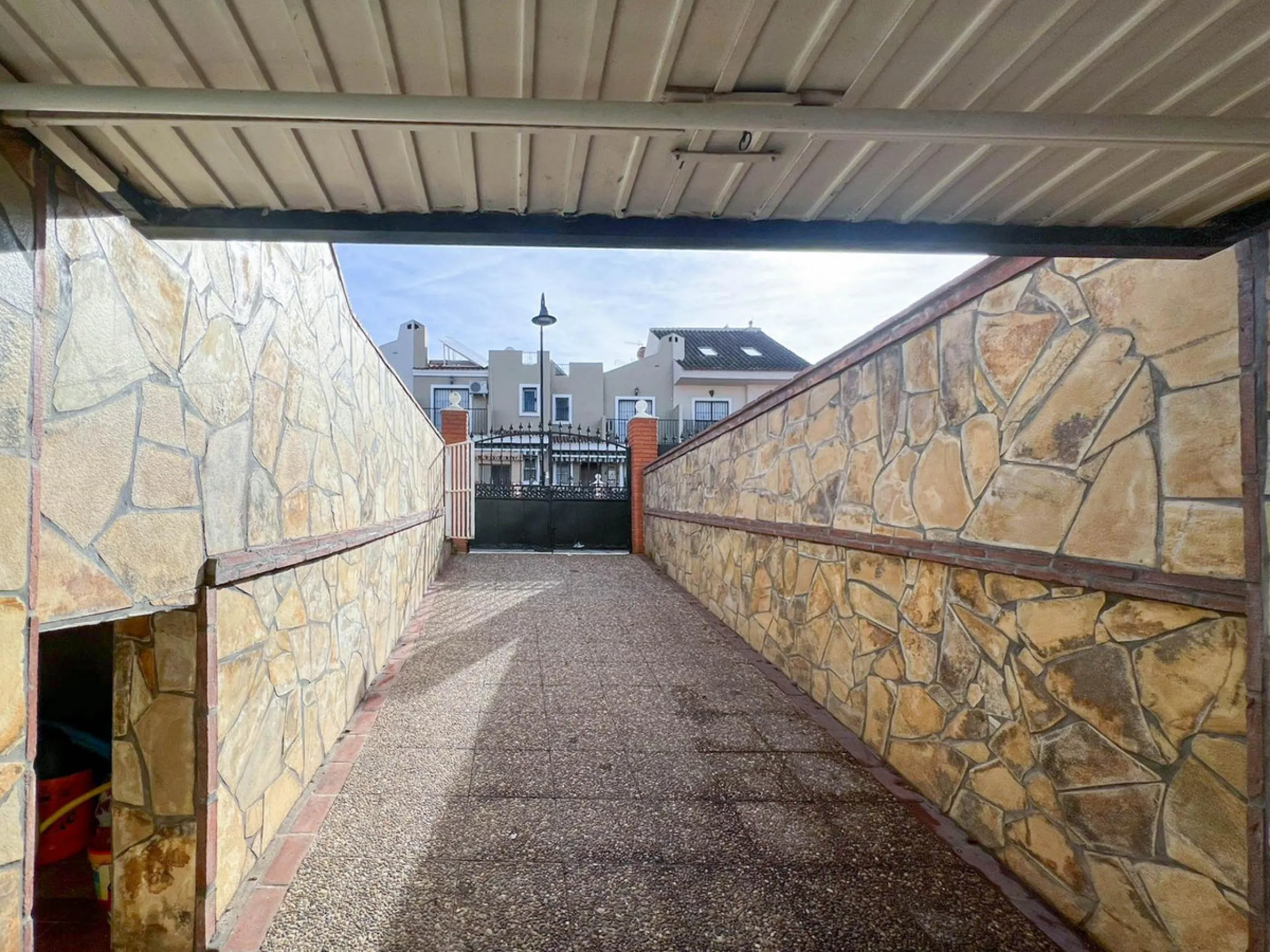 ???? House on Calle Río Genil: Space, Light, and Versatility
