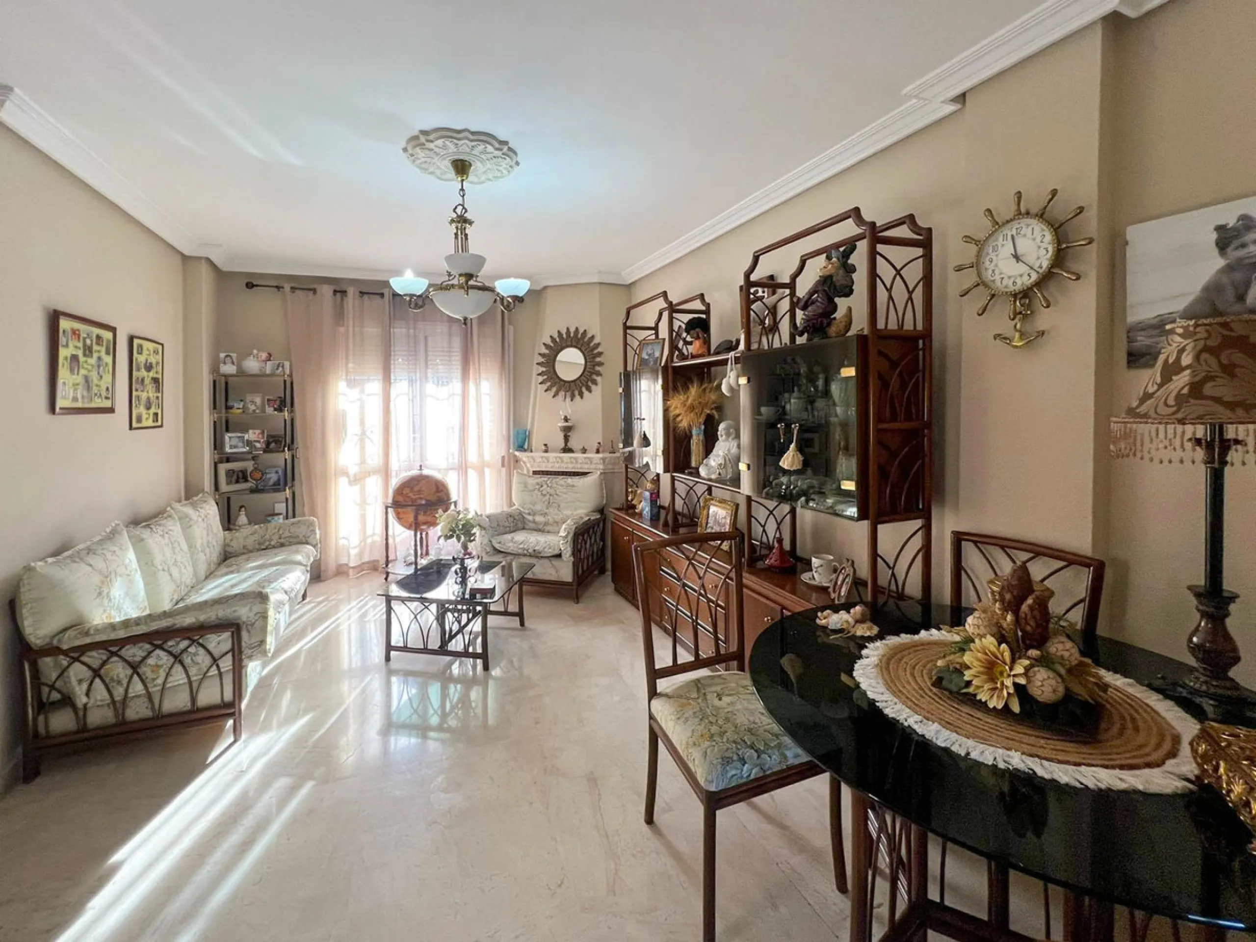 ???? House on Calle Río Genil: Space, Light, and Versatility