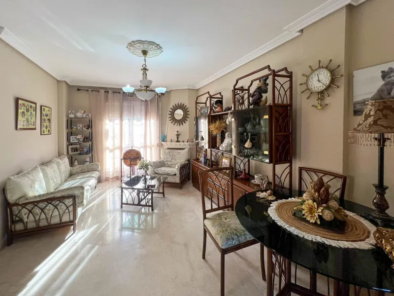 ???? House on Calle Río Genil: Space, Light, and Versatility
