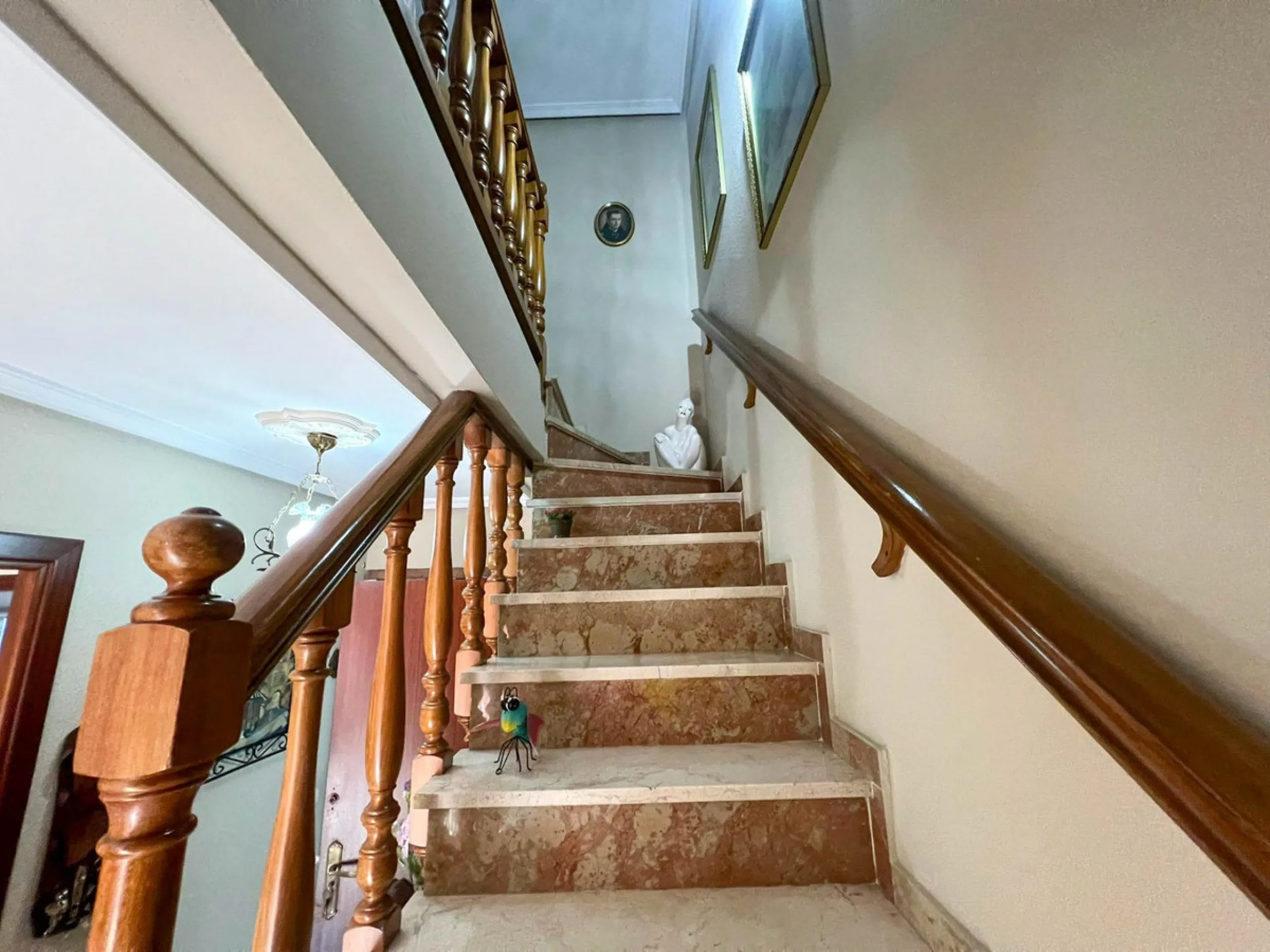 ???? House on Calle Río Genil: Space, Light, and Versatility