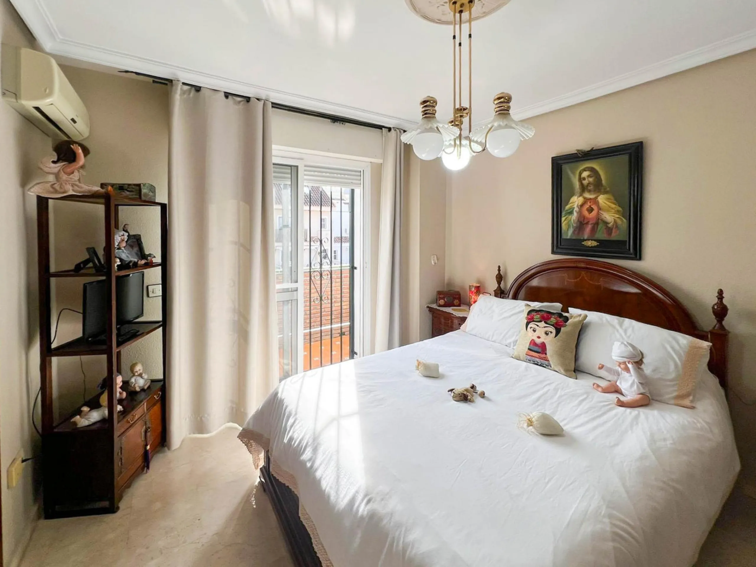 ???? House on Calle Río Genil: Space, Light, and Versatility