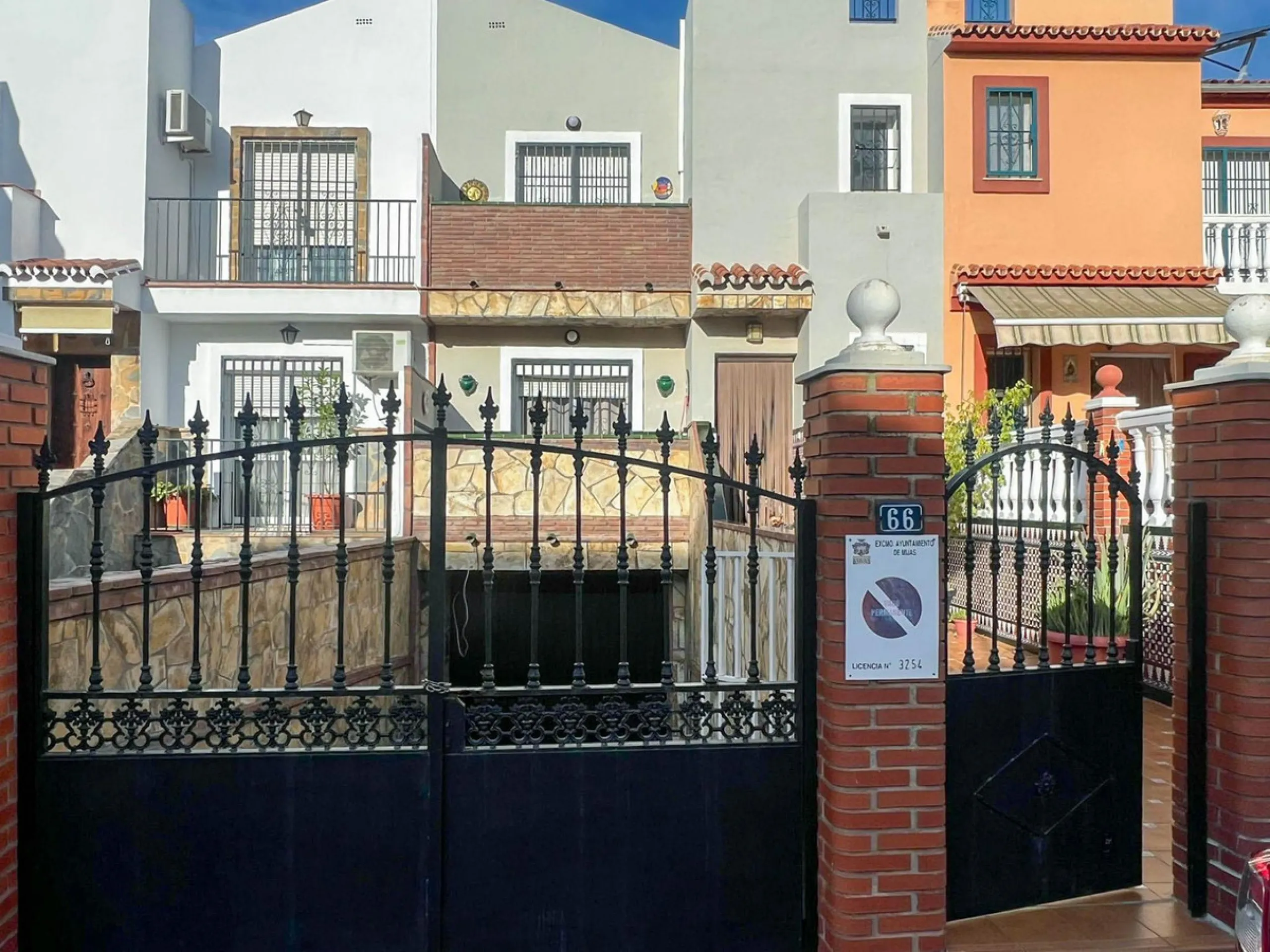 ???? House on Calle Río Genil: Space, Light, and Versatility