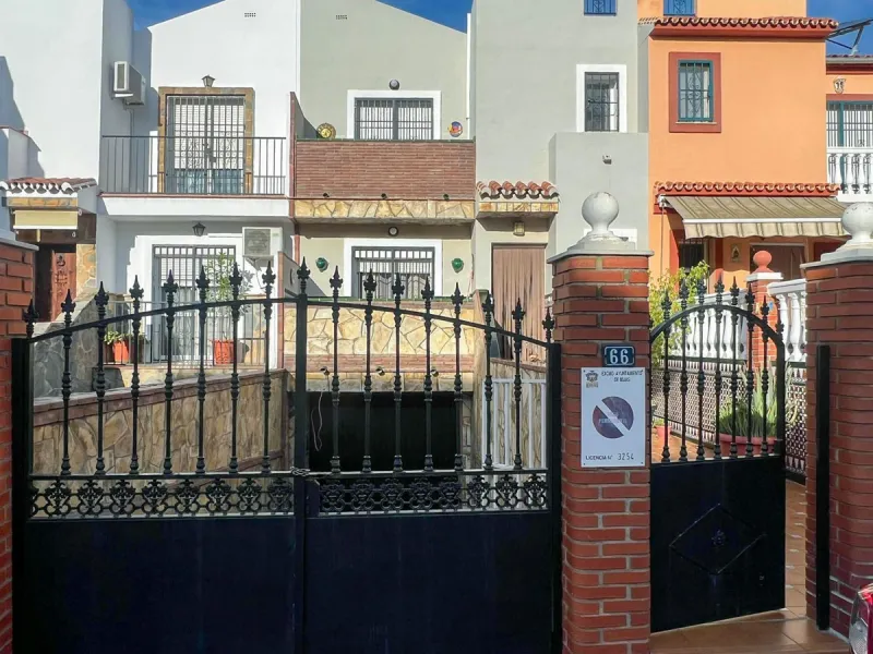 ???? House on Calle Río Genil: Space, Light, and Versatility
